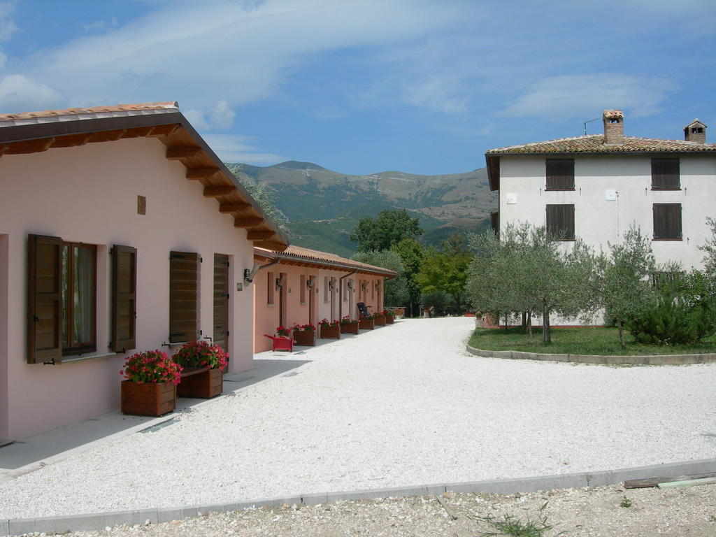 Santa Croce Villa Fossato di Vico Exterior photo